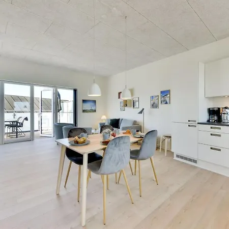 Aiana - 250m From The Sea By Interhome *