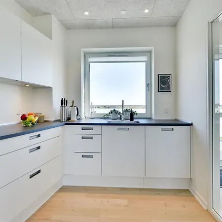 Aiana - 250m From The Sea By Interhome