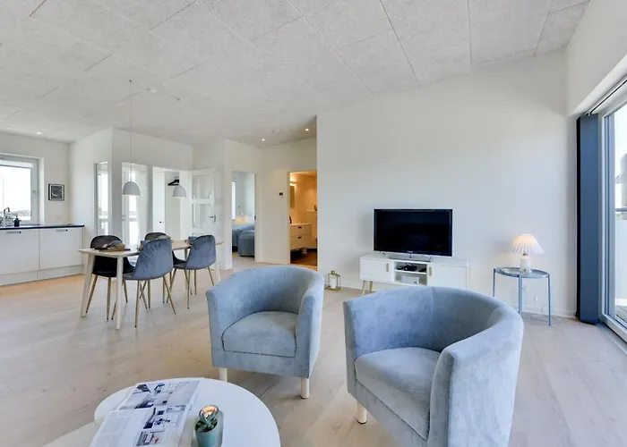 Aiana - 250m From The Sea By Interhome