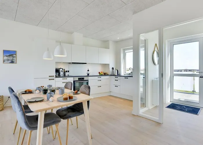 Aiana - 250m From The Sea By Interhome *