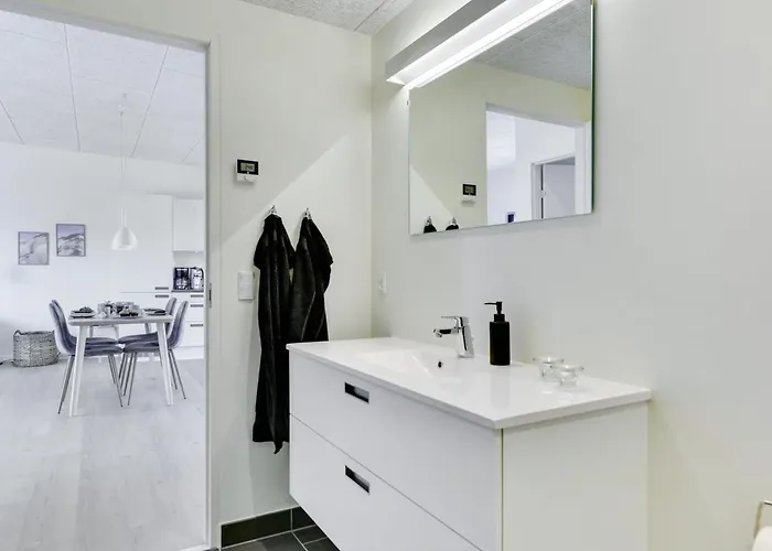 Aiana - 250m From The Sea By Interhome